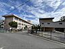 周辺：四日市市立朝明中学校平津山の小高い丘に位置近くに史跡も多く歴史的にも要衝として栄えた地にあります。 4390m