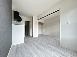 ＣＲＥＳＣ　Ｒ−ｓｉｄｅ 1階1DKのリビング/ダイニング