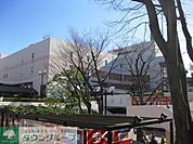 VARIE 徒歩8分。ショッピングセンター 610m
