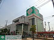 ライフ竹の塚店 徒歩10分。スーパー 770m