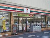 セブンイレブン 徒歩3分。コンビニ 210m