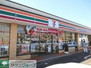 セブンイレブン 徒歩11分。コンビニ 860m