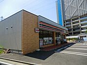 セブンイレブン足立梅島1丁目店 256m
