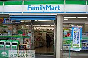 ファミリーマート綾瀬西口店 徒歩9分。コンビニ 700m