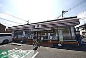 セブンイレブン草加氷川町南店 徒歩4分。 300m