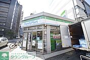 ファミリーマート草加氷川町店 187m