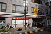 セブンイレブン獨協大学前駅東口店 徒歩4分。徒歩6分。 260m