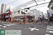 セブン-イレブン 西新井駅西口店 徒歩7分。 550m