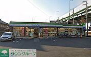 ファミリーマート岩塚本通五丁目店 徒歩6分。 460m