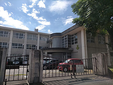 岐阜市立長森中学校(1042m)