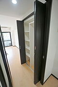 掲載写真は同物件の別部屋の参考写真です