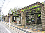 茅ヶ崎市立図書館（570m）