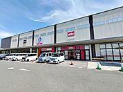 アルゾ ひびきの店 徒歩33分。 2570m
