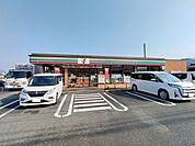 セブン-イレブン 小倉長尾5丁目店 徒歩11分。 880m