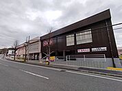 ドラッグストアコスモス大里店 徒歩7分。 540m