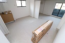 イリスコート忍ケ丘III 3階1LDKのリビング/ダイニング