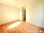 お子様が独立した後は、趣味の部屋や書斎、ゲストルームへと容易に作り替えが可能です。ライフステージが変わっても無駄にならず、家族の歴史と共に形を変えて使い続けられる、可変性の高いお部屋です。