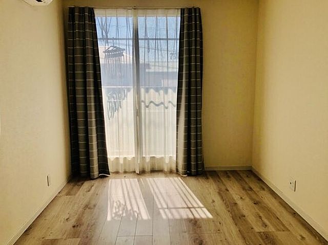 室内 松山市土居田町