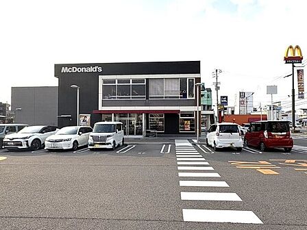 マクドナルド松山南店 440m