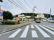 そうてつローゼン 葉山店 徒歩13分。 1040m