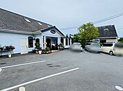 ブレドール葉山本店 徒歩13分。 990m