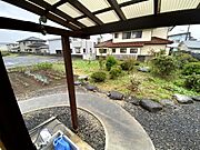 庭内（左手家庭菜園のある所までが敷地です）