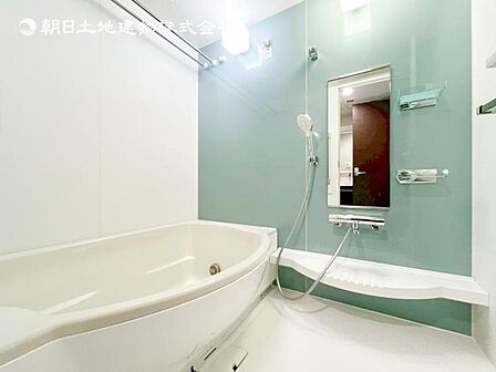 【浴室】使いやすい最新システムバスににリフォーム済みです。ご入居時から気持ちよくお使いいただけます。