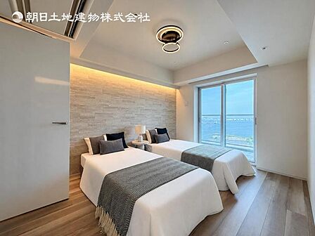 居室はひとり時間を過ごせる安らげるお部屋として活用できます！収納スペースあり！荷物が多くても十分！ベッドや勉強机、テレビなどを置きたい場合におすすめ！！過ごす時間が長くてもゆったり過ごせそうですね！ 