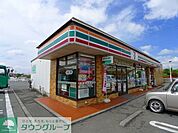 セブンイレブン太田市市場町店 徒歩11分。 880m