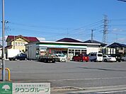 ファミリーマート 熊谷新堀小学校前店 徒歩3分。 190m