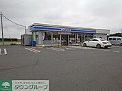 ローソン 上里七本木西店 徒歩9分。 680m