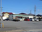 ファミリーマート 熊谷新堀小学校前店 徒歩16分。 1280m