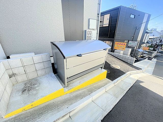 10 / 18