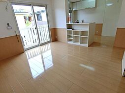 コンフォート小鶴　I 201 2階2LDKのリビング/ダイニング