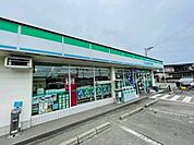 ファミリーマート四郎丸吹上店 徒歩11分。 880m