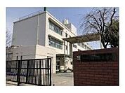 横浜市立藤の木中学校 生活ルールや補習制度が充実し、生徒一人ひとりに寄り添った教育が魅力です。この環境で、学びや部活動に前向きに取り組める安心な通学立地です。 509m