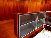 最上階の為、約4.5帖の小屋裏収納あり。小物を置くのに便利な収納棚付き。