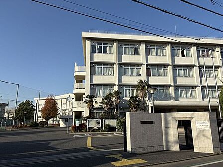 都立保谷高等学校 520m