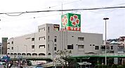 ライフ国分店まで徒歩約16分(850m)。物件から一本道です。