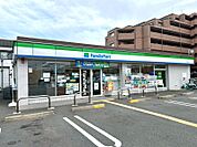 ファミリーマート竹田七瀬川店 450m