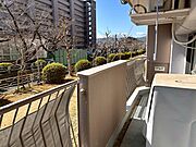 南向きにつき陽当たり良好なバルコニー！お洗濯物も乾きやすいですね♪
