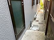 勝手口にスロップシンク付き！