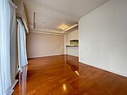 5階部分住戸の南向きで陽当たり良好なＬＤＫ約17．1帖！