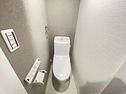 温水洗浄便座付きトイレです♪