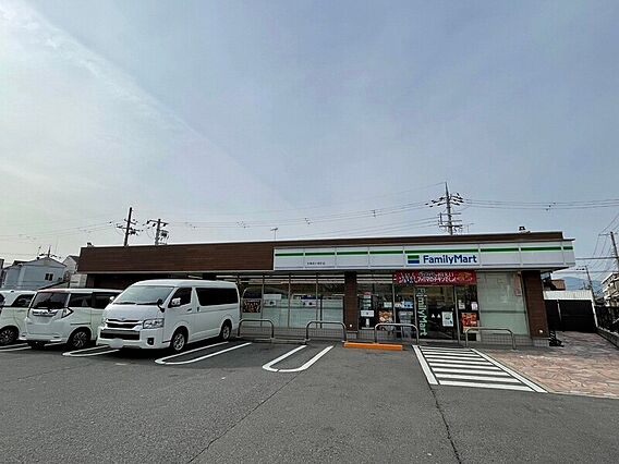 ファミリーマー...