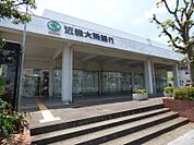 関西みらい銀行 狭山支店（443m）