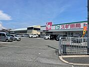 スギ薬局 堺美原店（387m）