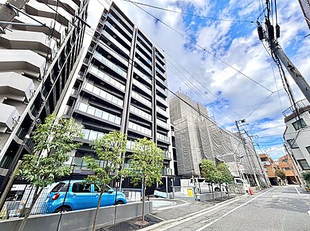 前面道路含む外観写真