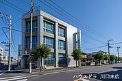 城北信用金庫 朝日町支店地域密着の「城北信用金庫」が身近にある安心感。日々の入出金はもちろん、資産運用や住宅ローンの相談など、暮らしのパートナーとして頼れる存在です。生活圏内に金融機関がある利便性…