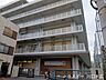 周辺：川口市立幸町小学校落ち着いた住環境の中にあり、地域全体で子どもたちを見守る温かな雰囲気が魅力です。周辺は治安も良く、歩道も整備されているため、安心してお子様を毎日通学させることができます。 800m
